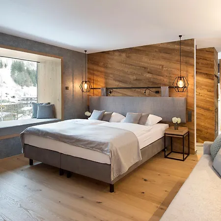 Отель Edelweiss 4*