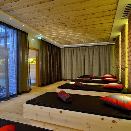 Edelweiss Hotel 4*