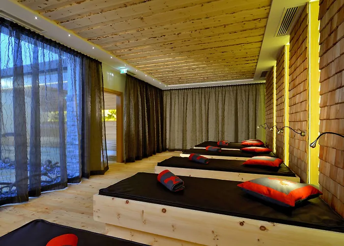 Edelweiss Hotel 4*